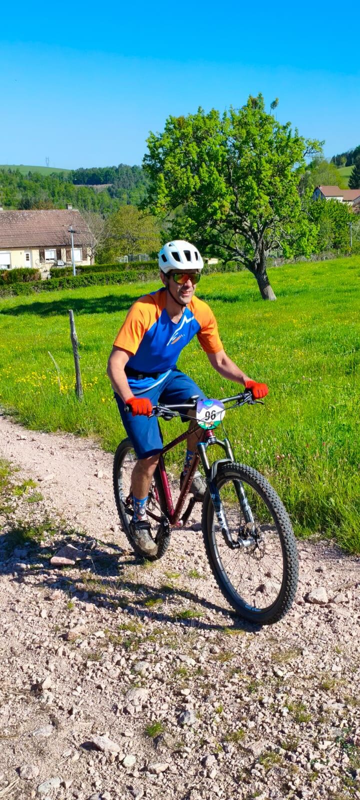 Thomas au départ d'un chemin des monts de la Madeleine