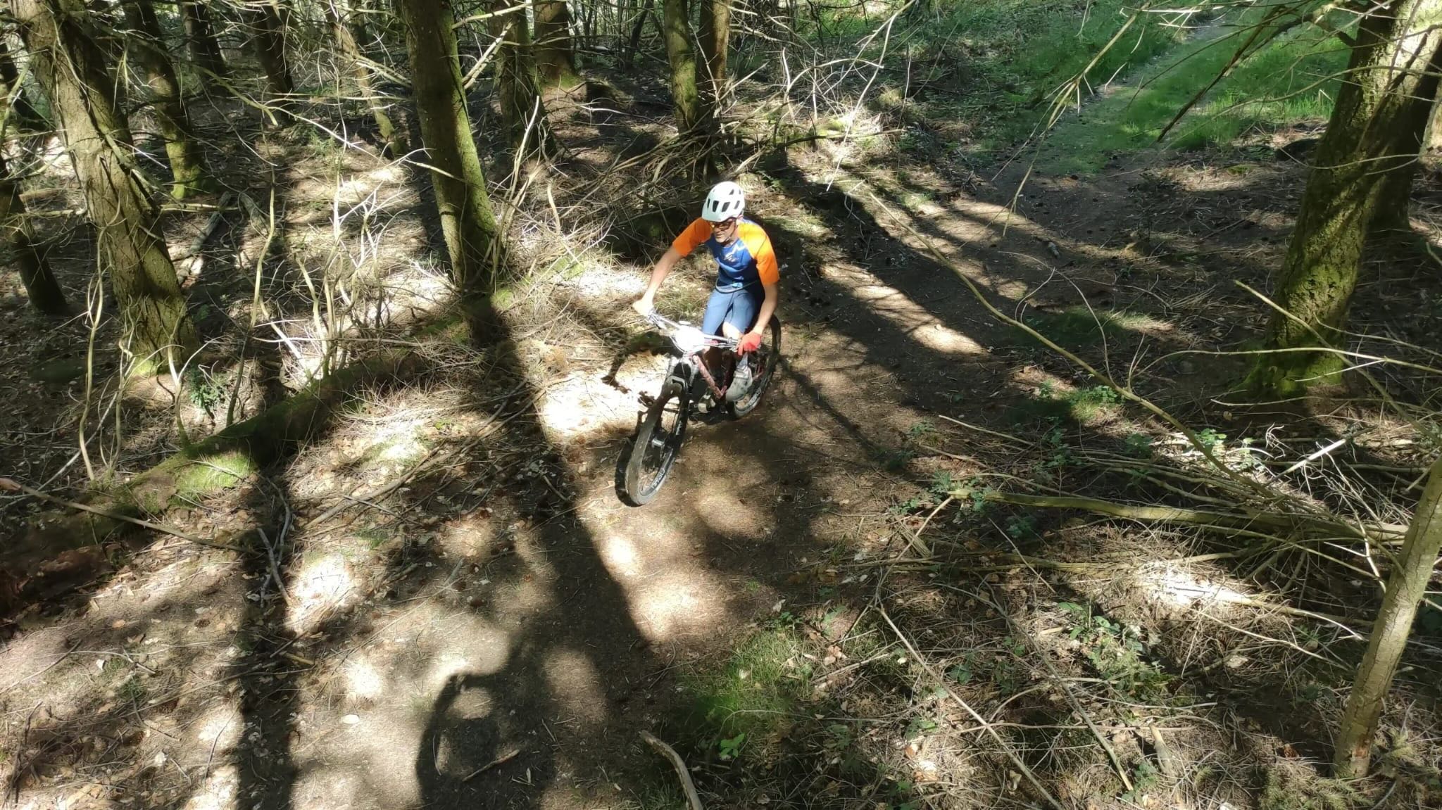 Passage en sous-bois sur la Trans Madeleine