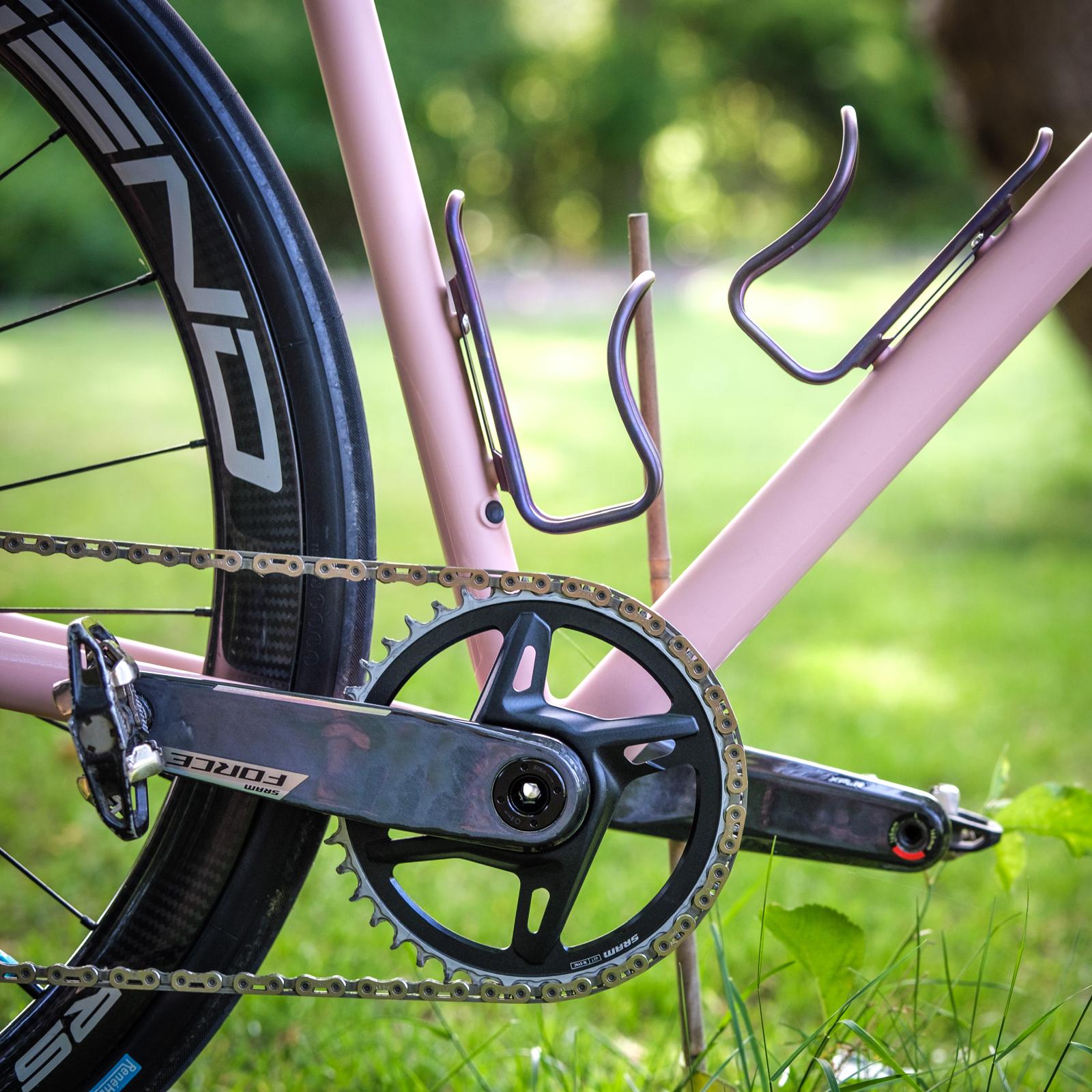 Pédalier SRAM Force, plateau unique et porte-bidons violets