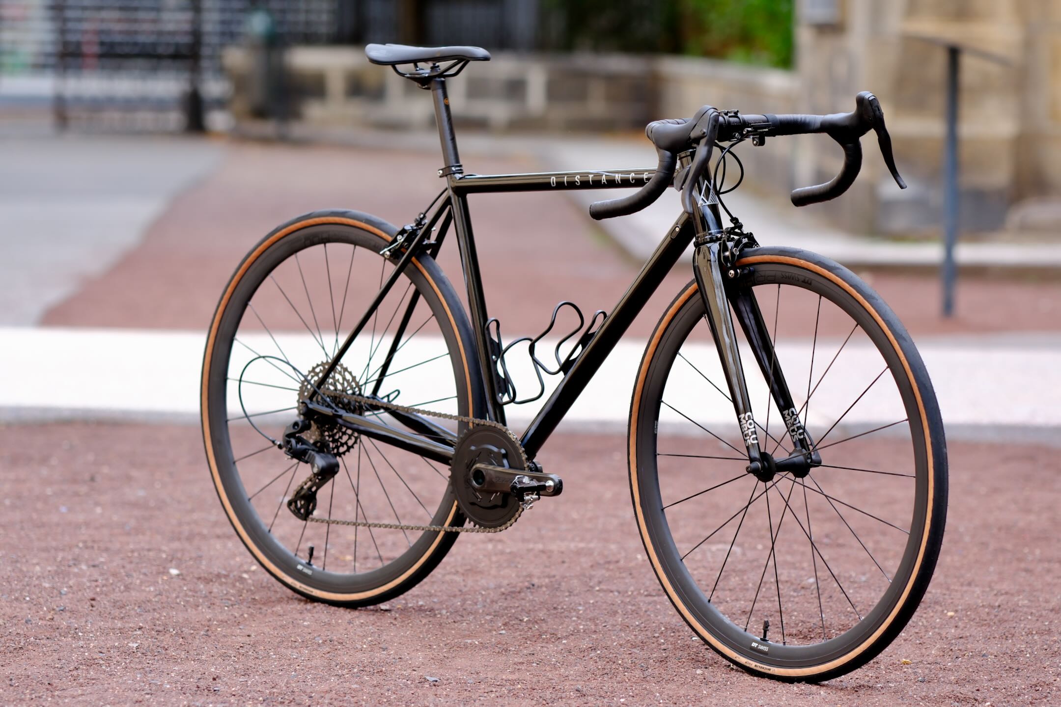 Le Distance 25, vélo de route en acier à freins à patins